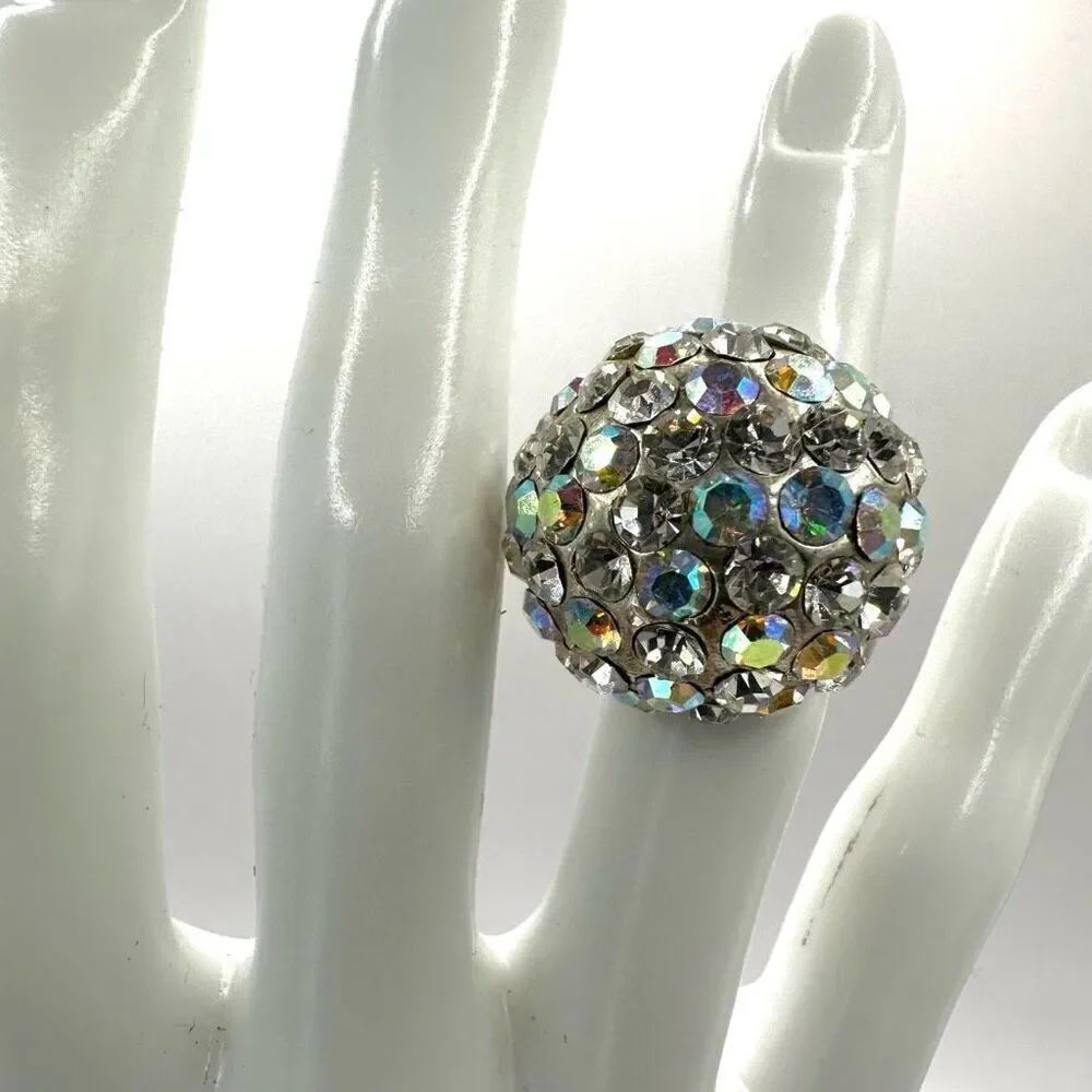 Round rhinestone cocktail ring